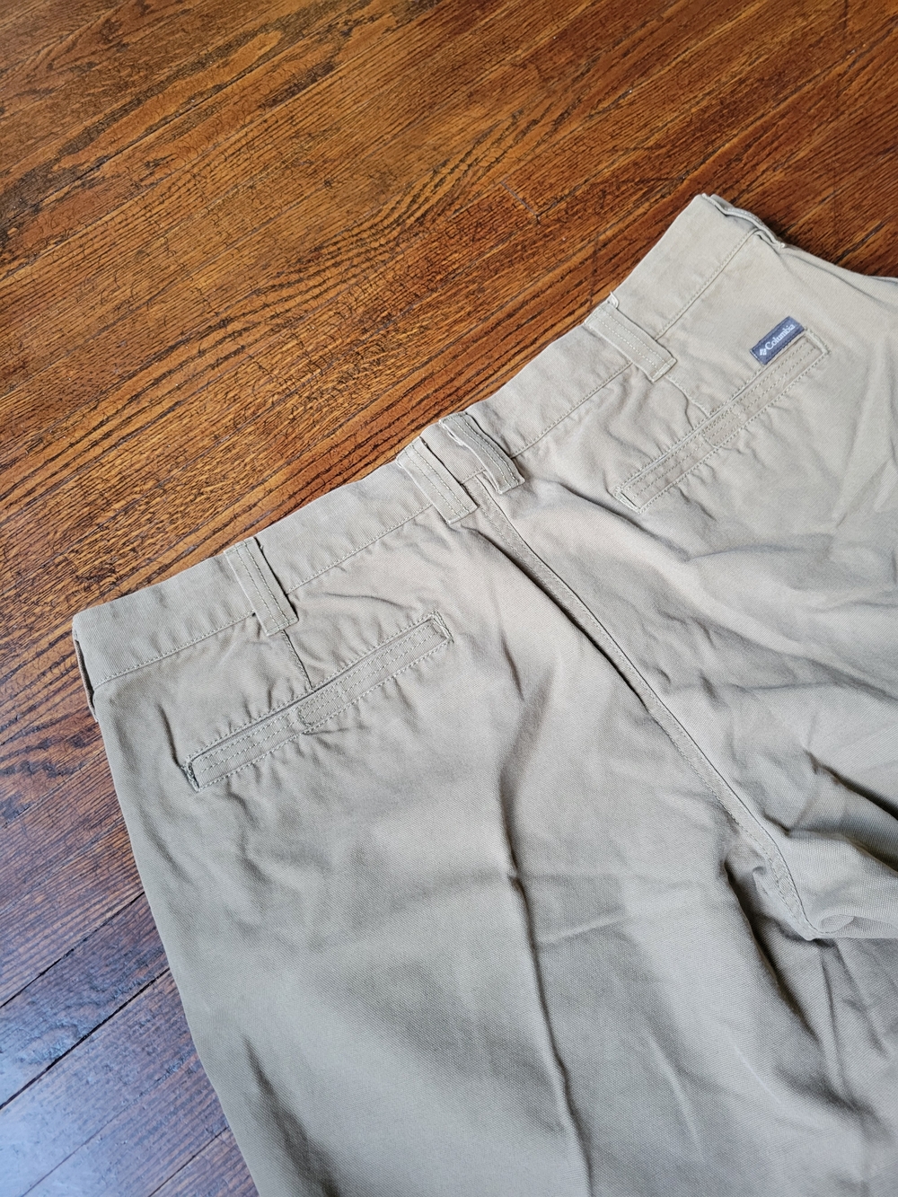 Columbia Men Size 40W 8L Flat Front Cargo Khaki Tan Shorts Workwear, Hiking - Picture 15 of 17